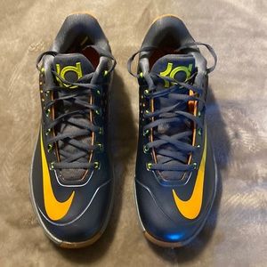 Nike KD 7 Elite ‘Team’ sz9.5 mens. Like new worn a couple of times. No scuffs